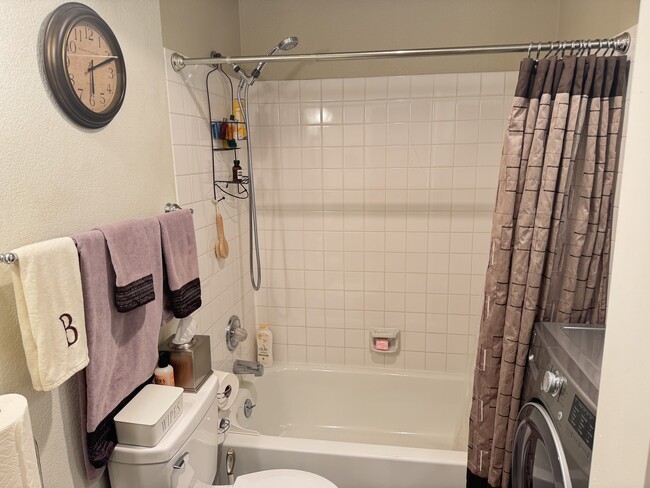 Bathroom %2 - 932 22nd Ave S