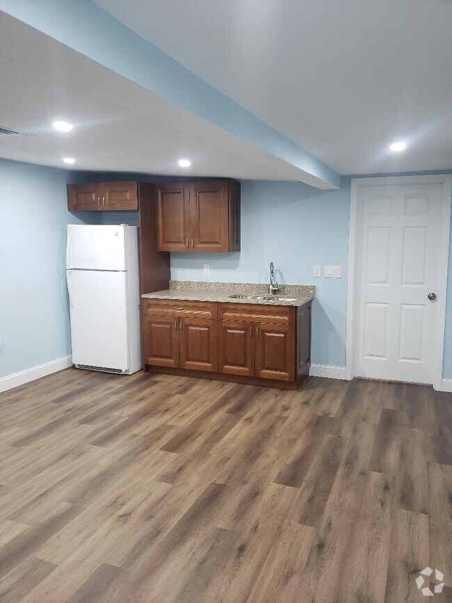 Building Photo - 6001 Cresthill Dr Rental