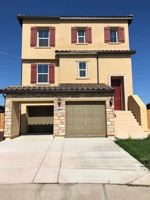 Building Photo - 4362 Strathmore Pl