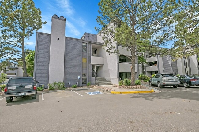 Building Photo - $1,900.00 - 2 Bedroom, 1 Bathroom, Condo i... Unit #J10