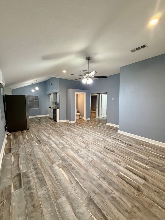 Photo - 2322 Central St Unit 4