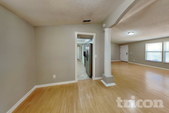 506 Emberwood Dr