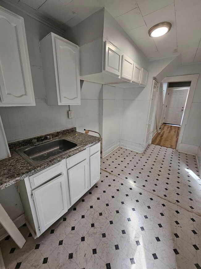 Photo - Bright and Airy 3 bedroom for rent-Voucher...