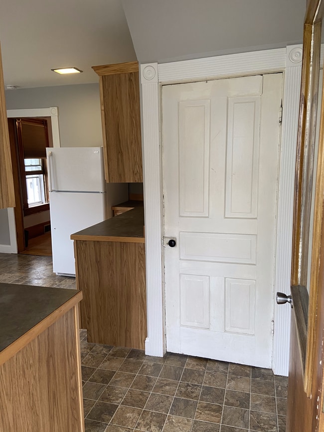 kitchen entry - 206 S Higbee St Unit Lower