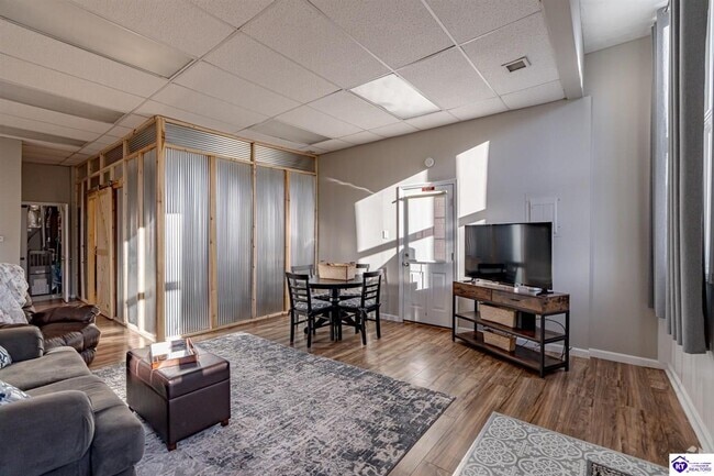 Building Photo - 306 Main St Rental