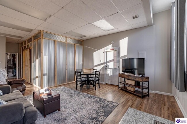 Building Photo - 306 Main St Rental