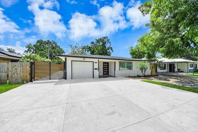 Photo - 1503 Locklaine Dr