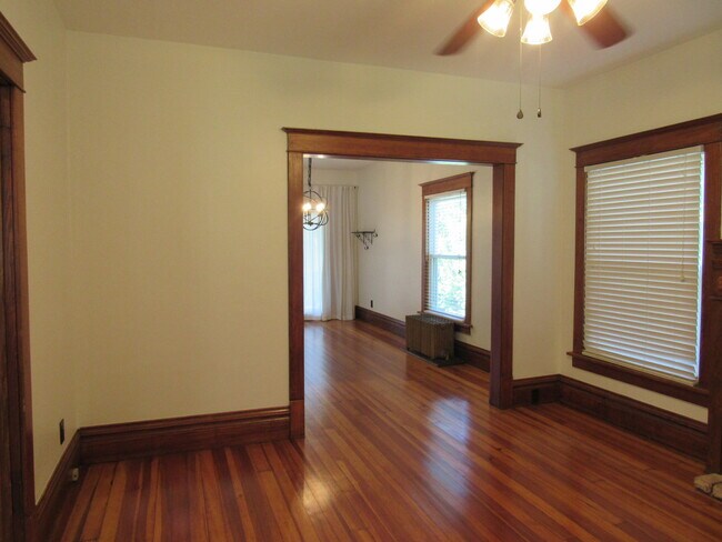 Photo - 2513 East St