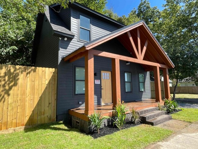 Building Photo - 850 Roland St