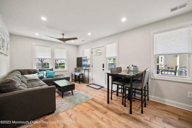 Photo - 110 11th Ave