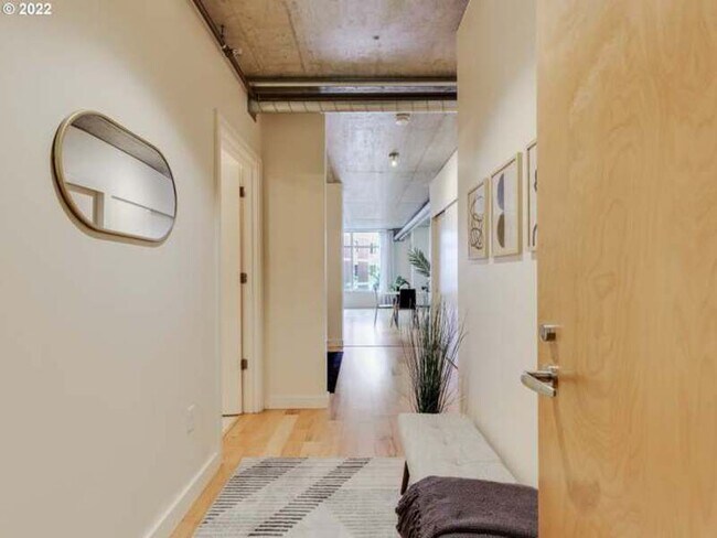 Photo - 1926 W Burnside St