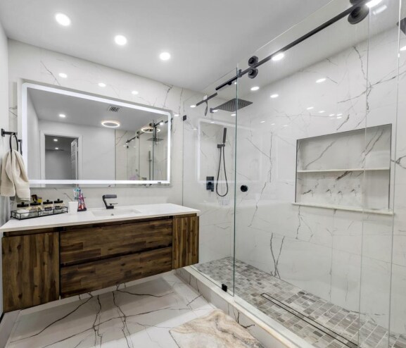 Photo - 490 W 33rd Pl