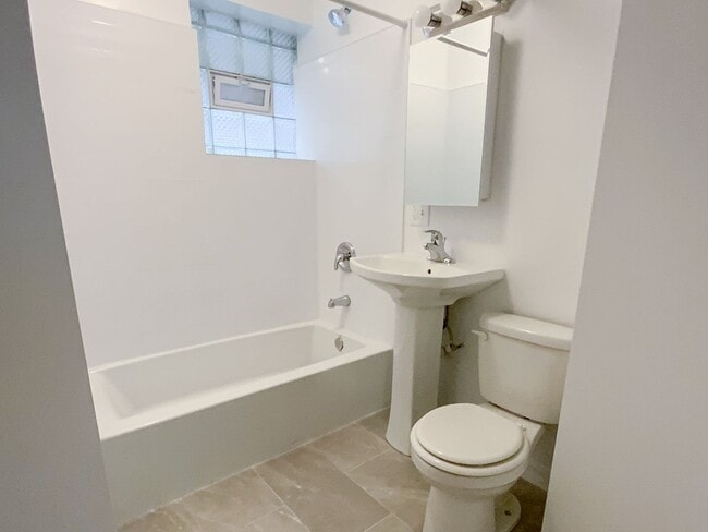 Photo - 2903 N Clark St Unit G