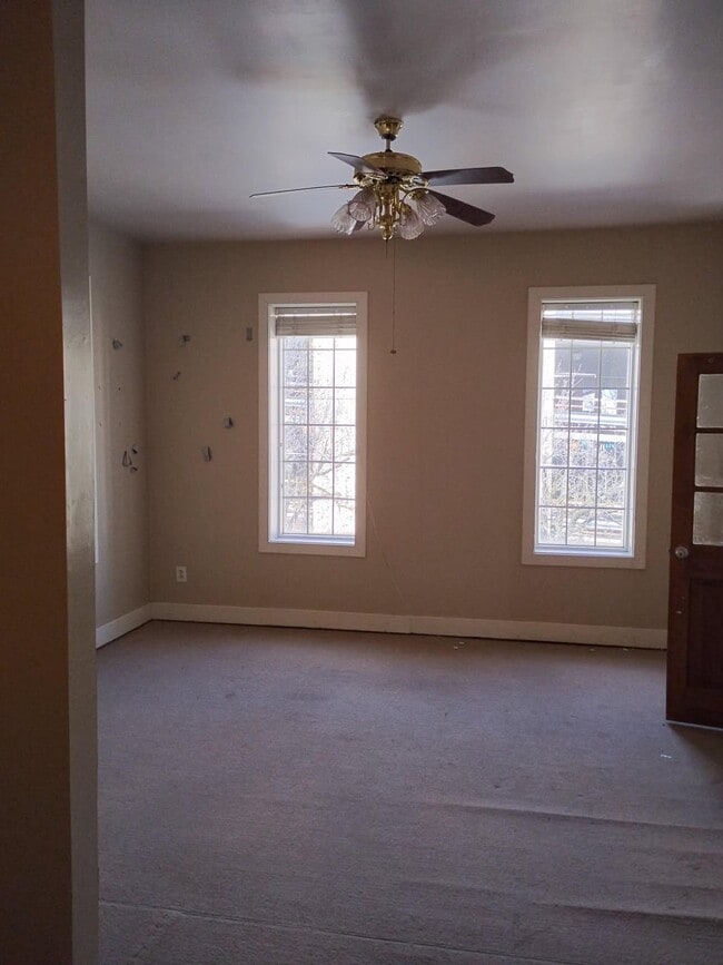 Building Photo - 15 W Church St Unit C Rental