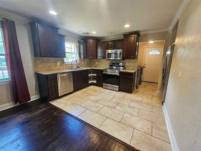 Photo - 1310 NW Maple Ave