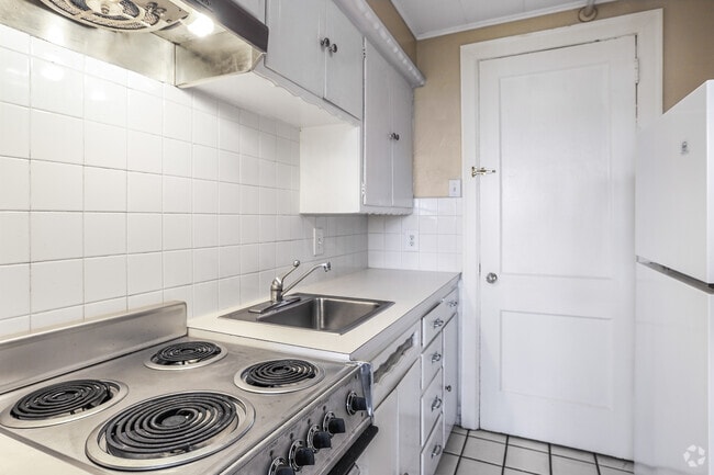 1BD, 1BA - 600SF - Highrise - Kitchen