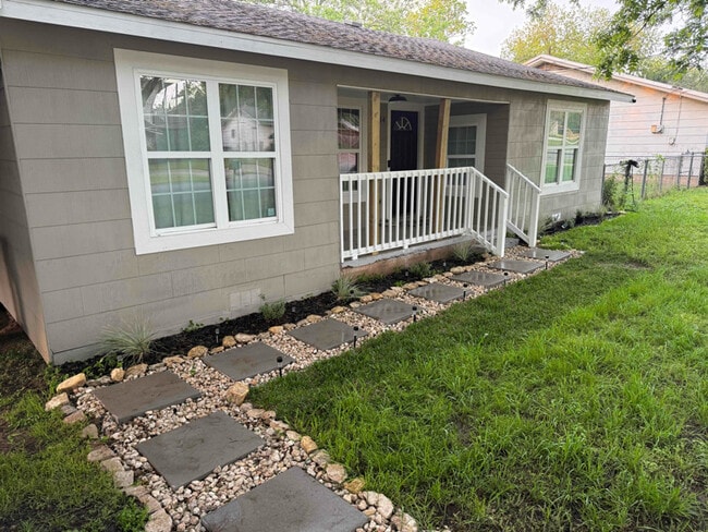 Photo - 2334 W Denman St