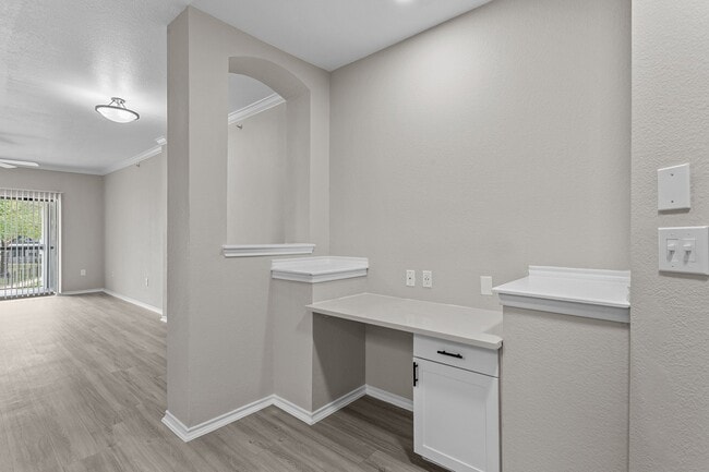 Escritorios para computadora incorporados - Villas of Vista Ridge