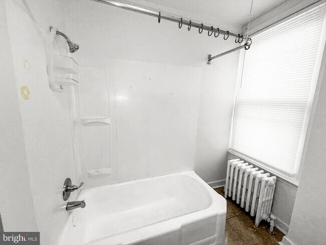 Photo - 352 N Gross St