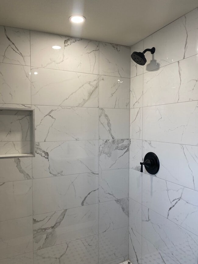 Photo - Modern Renovated 1-Bedroom Apartment – Just 10 Minutes from Downtown Unit 201