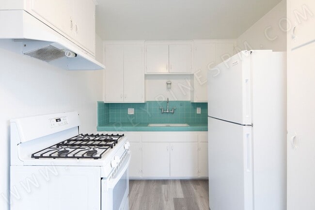 Photo - OPEN HOUSE: 11/23 11AM-12PM ~ 2 BR in Pacific Beach with Parking! Unit 4554