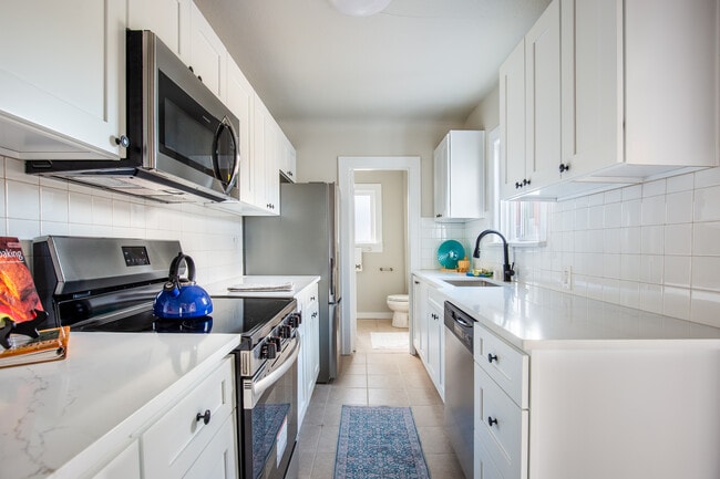 Kitchen - 5246 21st Ave SW