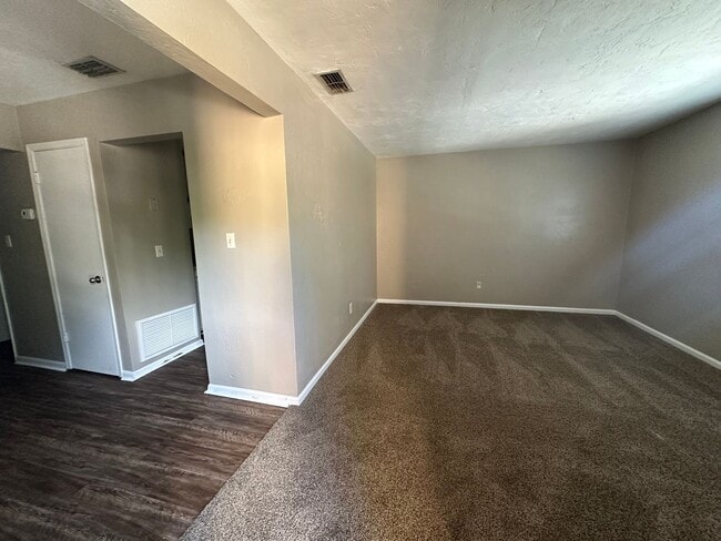 Photo - Upstairs unit on the golf course available NOW!!! Unidad D