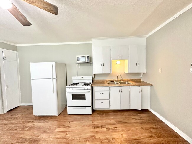Photo - 2615 N Elm St Unit 5