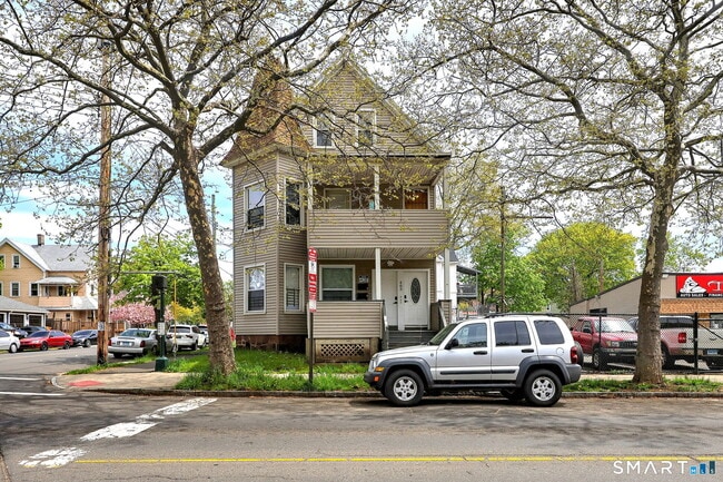Building Photo - 483 Ferry St Unit #3