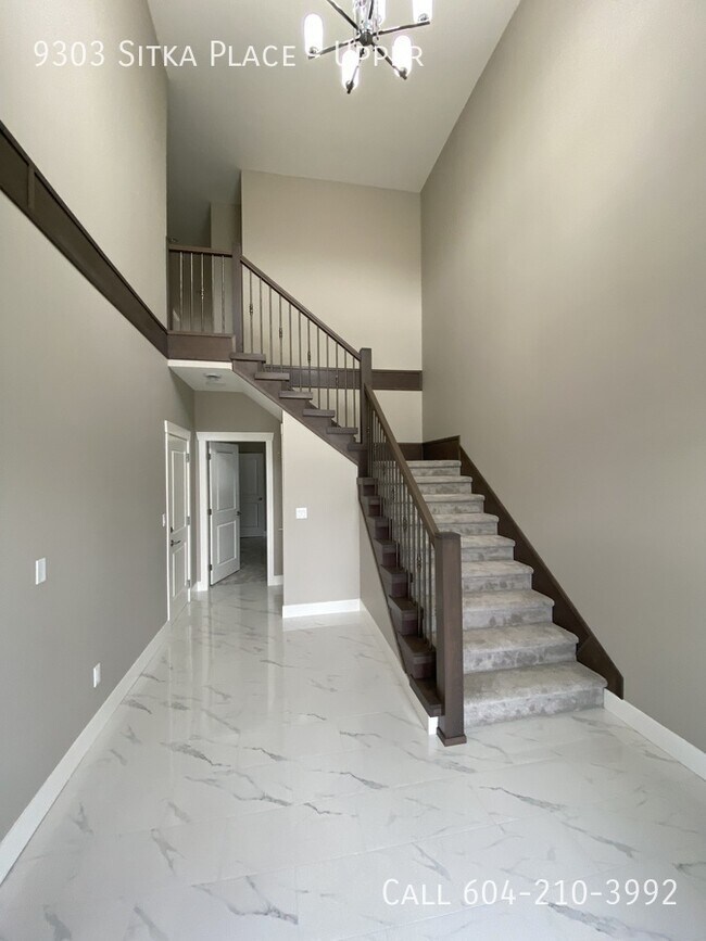 Photo - Beautiful Upper Home!