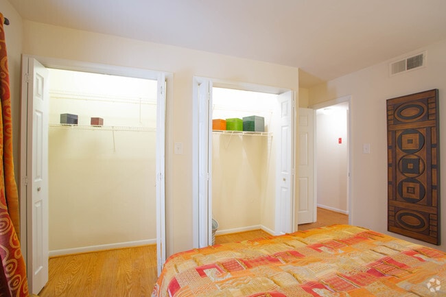 2BR,1BA,945SF Schooner