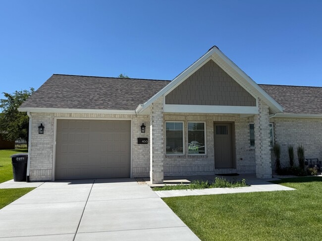 Building Photo - 466 E 300 N