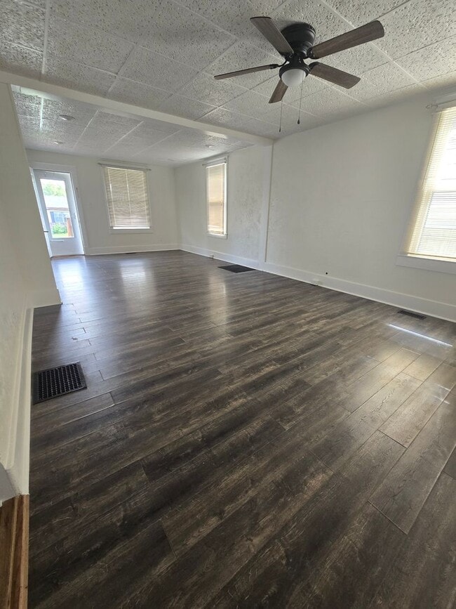 Photo - 703 Taylor St