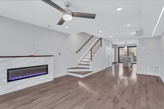Photo - 909 I St NE Unit 2