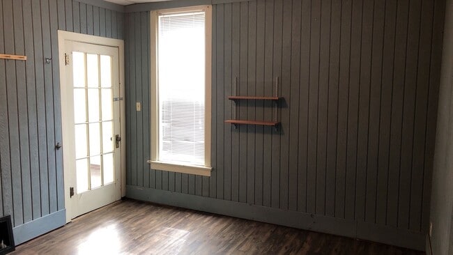 Photo - 325 NE Whitman St