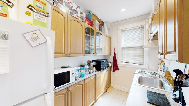 Photo - Great location; Gorgeous, Sunny 1-bed Available for 9/1!