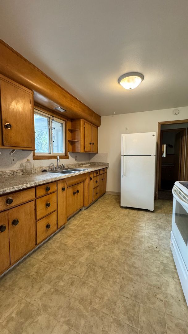 Photo - 217 2nd Ave W Unidad #2