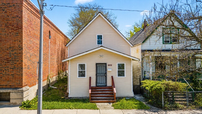 Building Photo - 6913 S Throop St