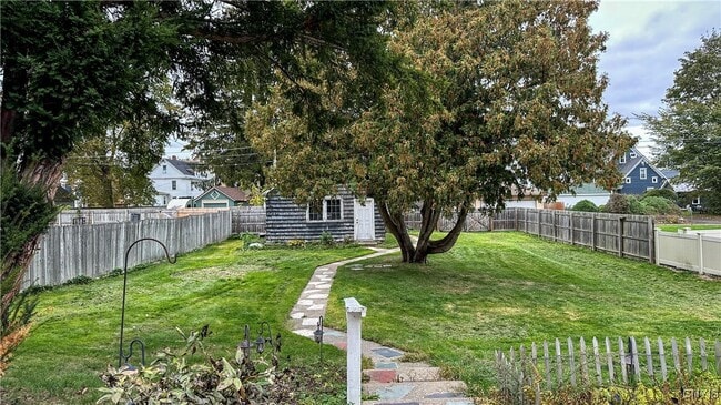 Photo - 106 Maple St