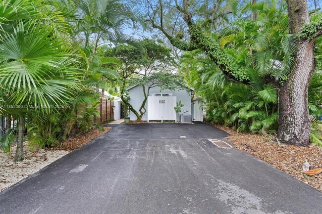 Photo - 2558 Trapp Ave