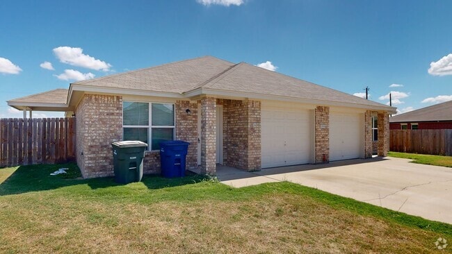 Building Photo - PRICE REDUCTION $1295 Rental