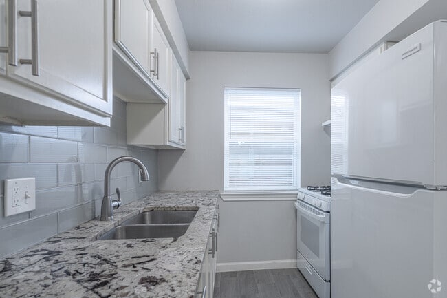 2BR, 1BA -850SF