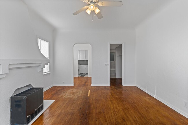 Photo - 1115 E Broadway Unidad 06