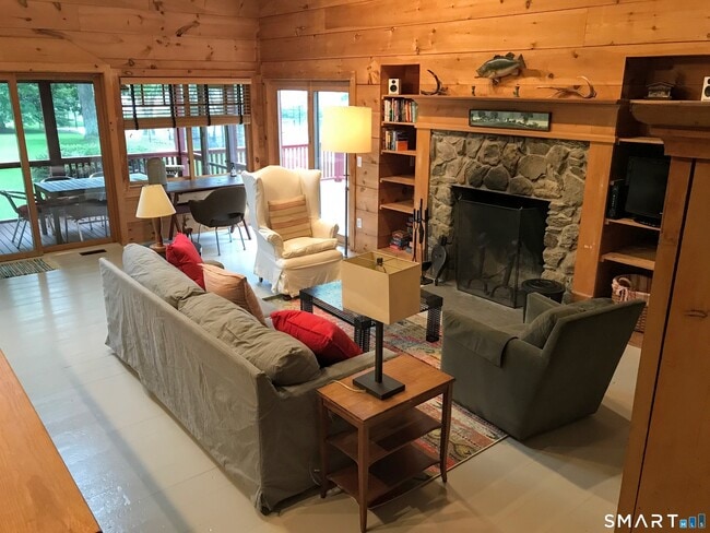 310 Twin Lakes Rd