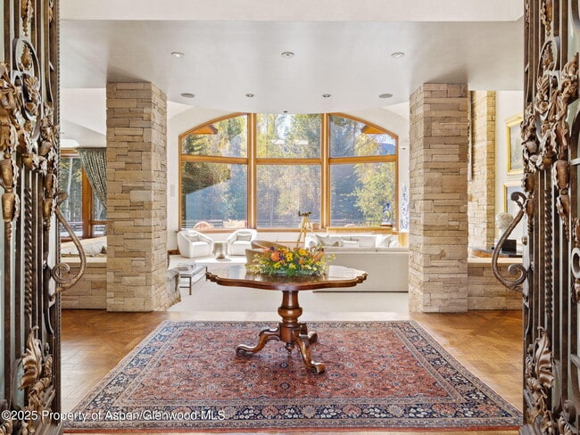 Building Photo - 715 Willoughby Way