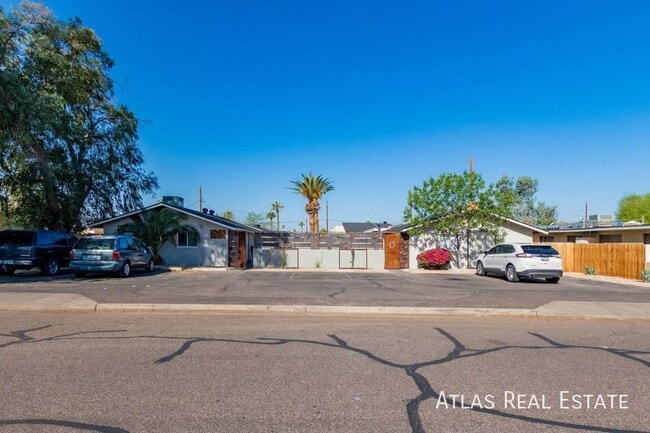 Photo - 4310 N 14th St Unidad 4