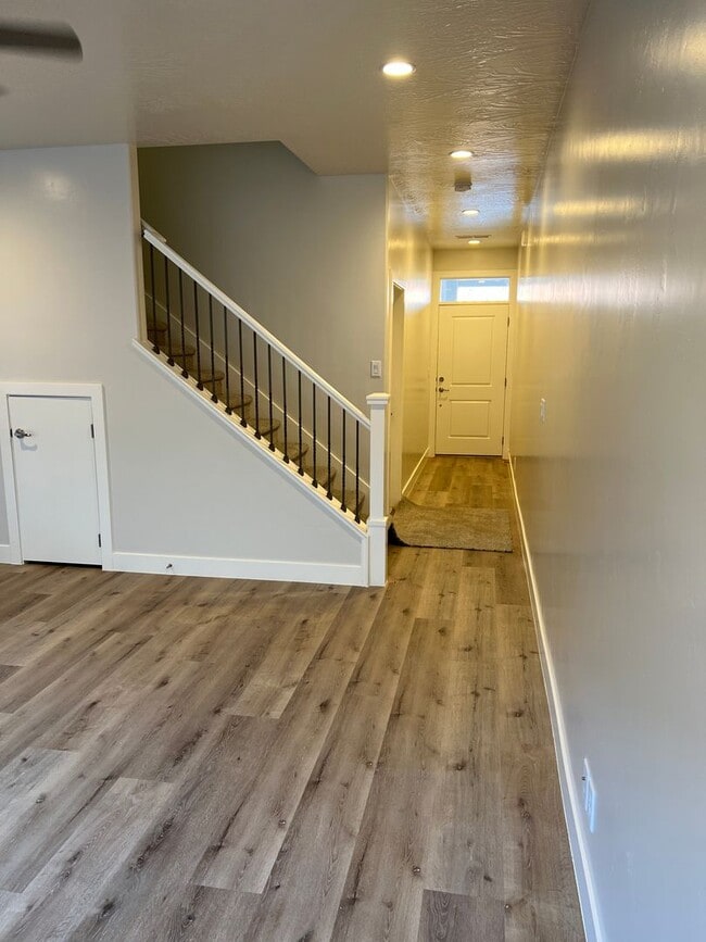 Photo - 3 Bedroom 2.5 Bathroom Townhome in Washington!