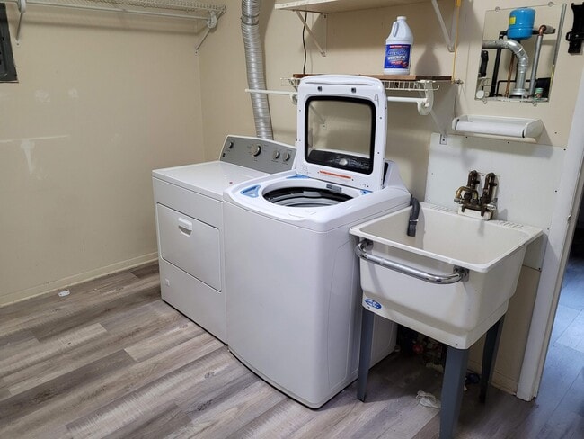 Laundry/Mud Room - 21119 Albion Rd