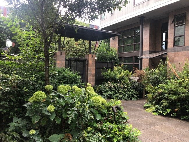 Building Photo - North Lake Union - Fremont Condominium Unit 106