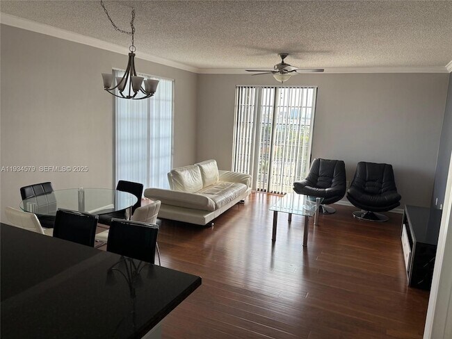 Photo - 1919 Van Buren St Unit 817